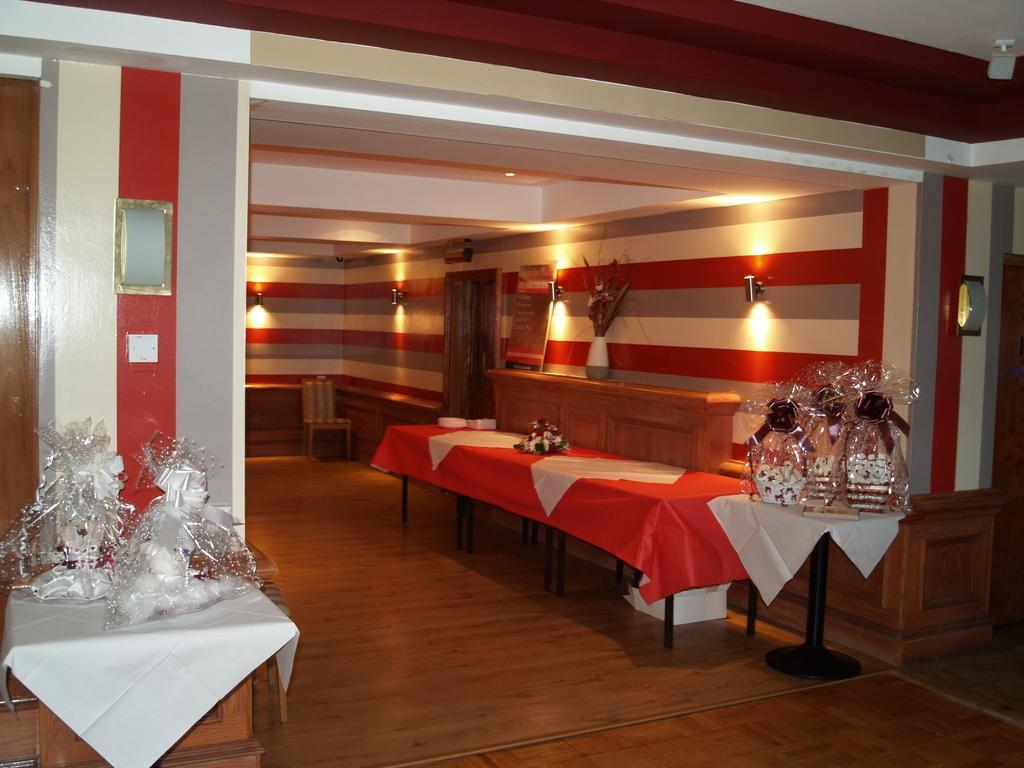 Antonine Hotel ฟัลเคิร์ก ภายนอก รูปภาพ